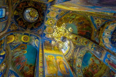 St Petersburg, Rusya, 01 Mayıs 2018: İsa'nın diriliş Kilisesi Saint Petersburg'daki Savior katedral içinde mozaik tavan kapalı görünüm