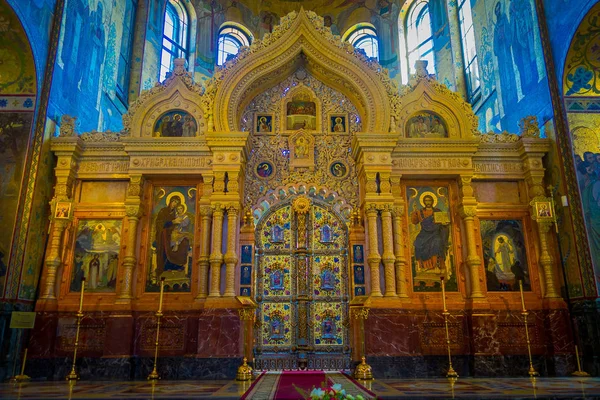 ST. PETERSBURG, RUSSIE, 02 MAI 2018 : Vue intérieure de l'église du Sauveur. Repère architectural, l'église contient plus de 7500 mètres carrés de mosaïques à Saint-Pétersbourg — Photo