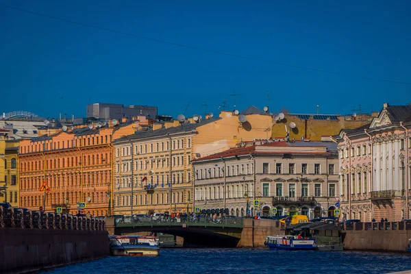 サンクトペテルブルク、ロシア、2018 年 5 月 2 日: ・ グリボエードフ運河に位置する建物の美しい屋外の景色は 1739 年に建設され、サンクトペテルブルグでキャサリン運河と呼ばれていた — ストック写真