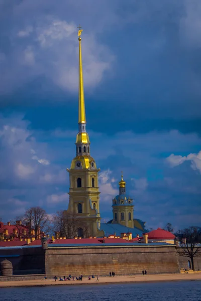 圣彼得堡, 俄罗斯, 2018年5月01日: 彼得和保罗堡垒创立由彼得伟大在1703年和修造了到多米尼克 Trezzinis 设计从1706-1740 圣彼得堡 — 图库照片