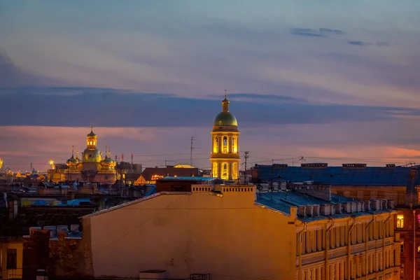 St. Petersburg, Rosja, 01 maja 2018 r.: odkryty widok Bykowo. Kościół Vladimir ikony Matki Bożej. Dzwonowa wieża — Zdjęcie stockowe