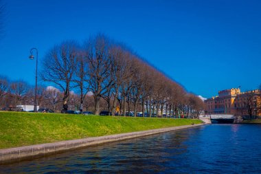 St Petersburg, Rusya Federasyonu-Ekim 3, 2016. Yusupov nehir ve güneşli günde ilk Bahçe Bridge'de St Petersburg, Rusya Federasyonu