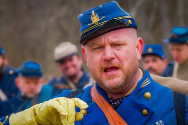Moorpark, ABD - Nisan, 18, 2018: Moorpark, en büyük savaş reenactment iç savaş Reenactment temsil eden üniforma giyen adam portresi