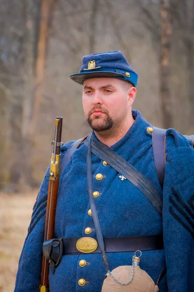 Moorpark, Usa - April, 18, 2018: Närbild av militära bär blå uniform som representerar inbördeskriget Reenactment i Moorpark, den största strid reenactment väster om Mississippi — Stockfoto