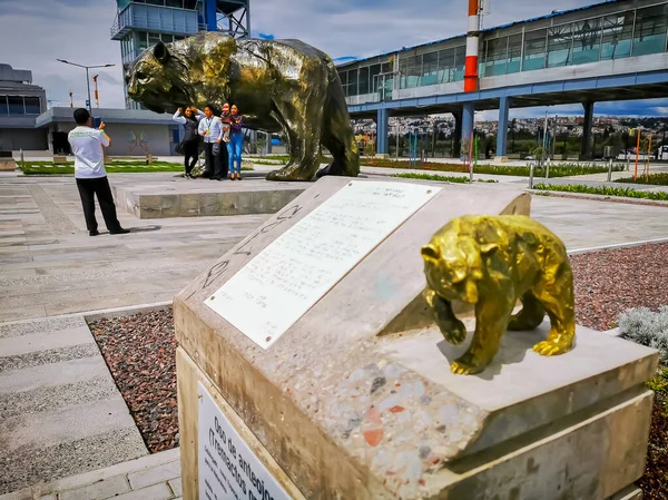 Quito, Pichincha Équateur - 25 octobre 2019 : Centre d'événements du bicentenaire, au milieu de Quito près d'un aérodrome, Un centre de congrès . — Photo