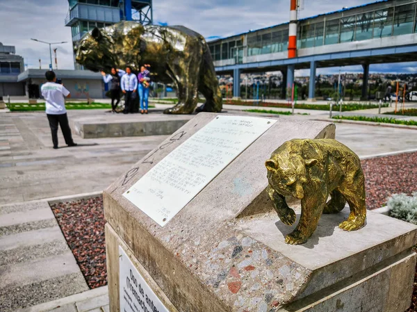 Quito, Pichincha Équateur - 25 octobre 2019 : Centre d'événements du bicentenaire, au milieu de Quito près d'un aérodrome, Un centre de congrès . — Photo