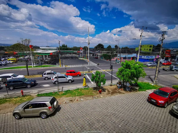 Tumbaco, Pichincha, Ecuador - 25 de octubre de 2019: Gasolinera Puma en la carretera central del pueblo de Tumbaco cerca de la ciudad de Quito . — Foto de Stock