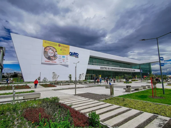 Quito, Pichincha Équateur - 25 octobre 2019 : Centre d'événements du bicentenaire, au milieu de Quito près d'un aérodrome, Un centre de congrès . — Photo