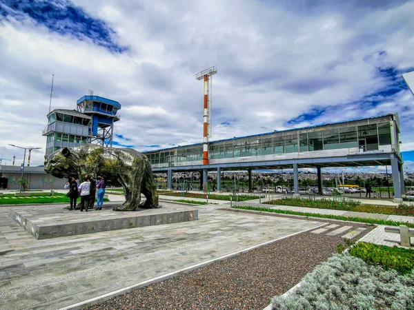 Quito, Pichincha Ekvador - 25 Ekim 2019: 200. yıl etkinlik merkezi, Quito 'nun ortasında bir havaalanı, bir kongre merkezi. — Stok fotoğraf