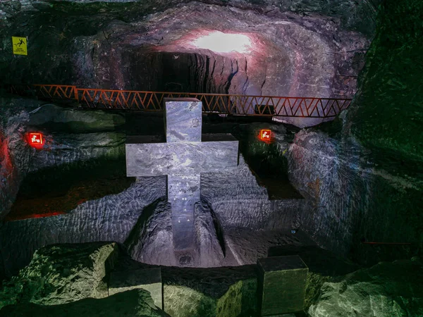 ZIPAQUIRA, COLOMBIA - NOBEMBER 12, 2019: Underground Salt Cathedral Zipaquira built within the tunnels from a mine 200 meters underground. — Stock Fotó