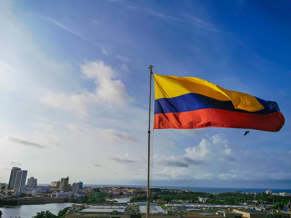 Flag at Castillo de San Felipe de Barajas castle in Cartagena de Indias, Colombia. — Stock Photo, Image