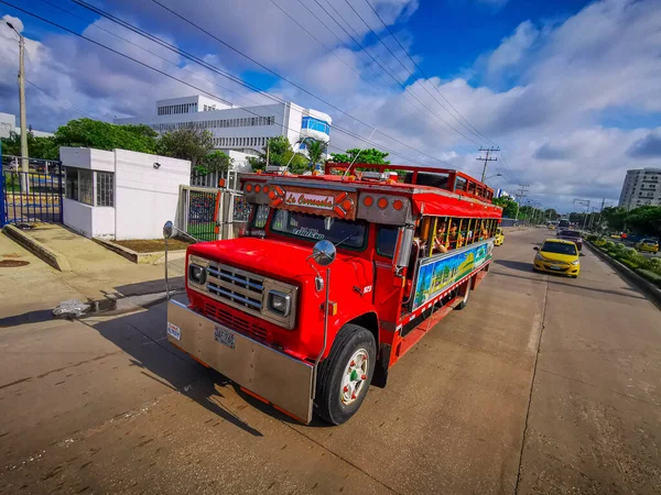 CARTAGENA, COLOMBIA - NOVEMBER 12, 2019: Traditional Tourist Bus, Chiva in Cartagena Colombia. — Stock Photo, Image