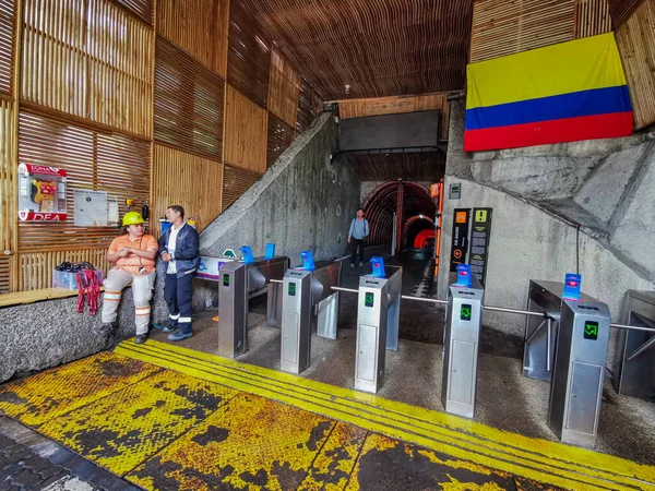 ZIPAQUIRA, COLOMBIA - 12 DE NOVIEMBRE DE 2019: Catedral subterránea de la Sal Zipaquira construida dentro de los túneles desde una mina a 200 metros bajo tierra . —  Fotos de Stock