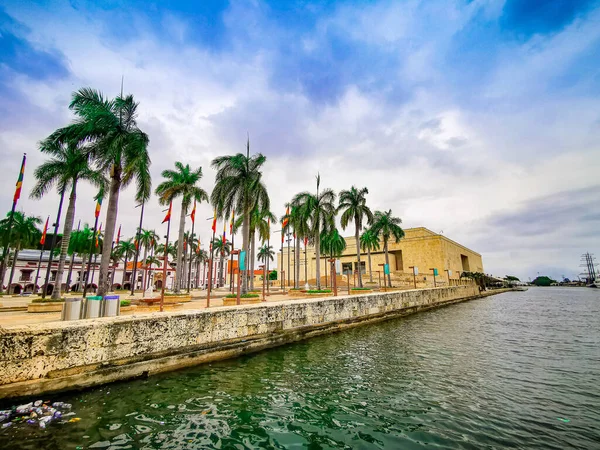 Cartagena, Colombia - 12 november 2019: Zicht op het Julio Cesar Turbay Ayala Cartagena de Indias Convention Center. — Stockfoto