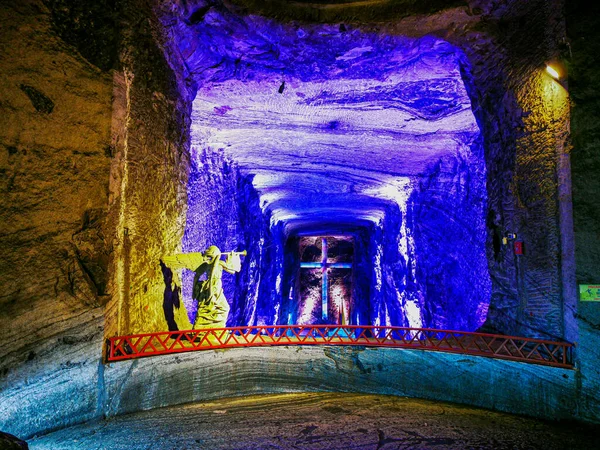 Zipaquira, Kolumbien - 12. November 2019: Unterirdische Salzkathedrale Zipaquira, die in den Tunneln einer 200 Meter unter der Erde liegenden Mine errichtet wurde. — Stockfoto