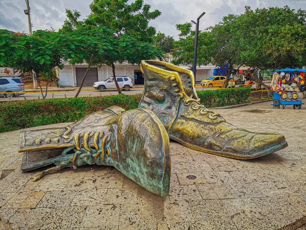 CARTAGENA, COLOMBIA - NOVEMBER 05, 2019 :Old Boots Sculpture in Cartagena, Colombia — Stock Photo, Image