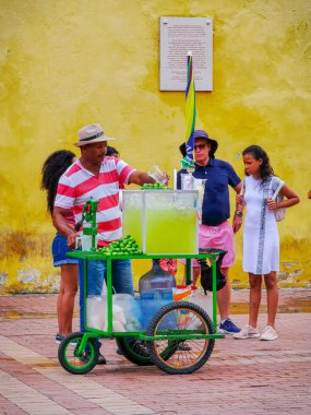 Cartagena, Kolombiya - 12 Kasım 2019: Unesco 'daki sokak satıcıları