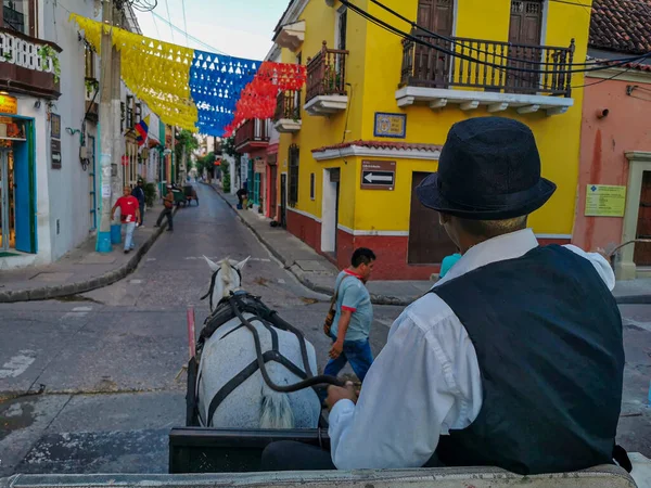 CARTAGENA, COLOMBIA - NOVEMBER 09, 2019: Horse drawn touristic carriages in the historic Spanish colonial city of Cartagena de Indias, Colombia — Stock Photo, Image