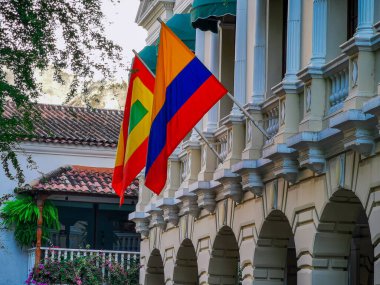 Cartagena, Kolombiya - 09 Kasım 2019: Kolombiya 'nın eski Cartagena Cartagena de Indias kentindeki renkli binalar