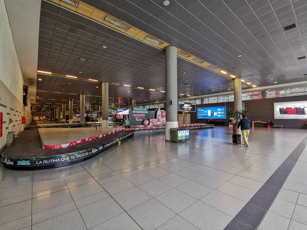 Bogota, Colombia - NOVEMBER 07, 2019: Baggage claim at the Terminal of the airport El Dorado in Bogota — Stock Photo, Image