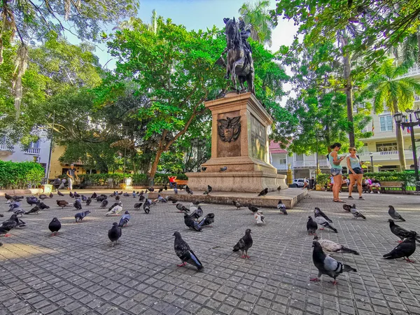 Kolombiya 'nın Cartagena şehrinde binaları olan sokaklar. — Stok fotoğraf