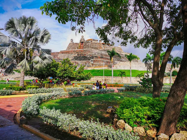 CARTAGENA, COLÔMBIA - NOVEMBRO 12, 2019: Vista do entorno turístico e colorido da cidade balnear atração turística de Cartagena, Colômbia — Fotografia de Stock