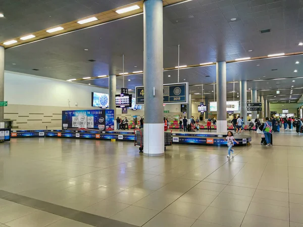 Bogotá, Colombia - 07 NOVIEMBRE 2019: Reclamación de equipaje en la Terminal del Aeropuerto El Dorado en Bogotá — Foto de Stock