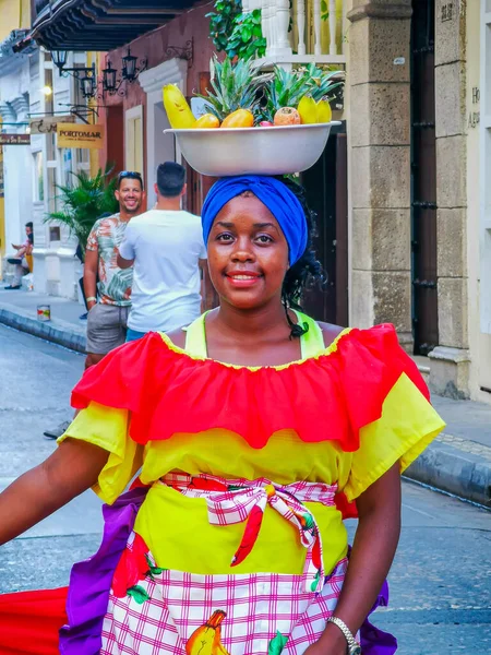 콜롬비아의 보고 타 - 2019 년 11 월 7 일: 콜롬비아의 전통 의상을 입고 있는 신분이 밝혀 지지 않은 사람들 — 스톡 사진