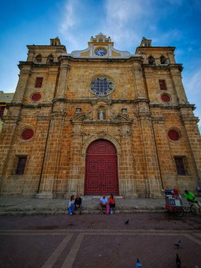 CARTAGENA, COLOMBIA - NOVEMBER 09, 2019: Kolombiya 'daki eski Cartagena Cartagena de Indias sokakları,