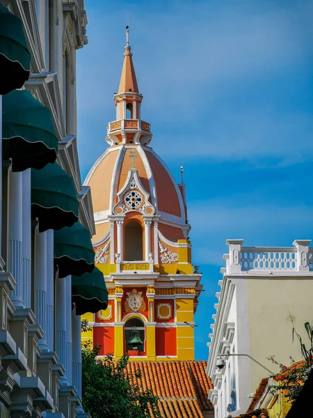 CARTAGENA, COLOMBIA - 09 NOVEMBRE 2019: Strade della città vecchia di Cartagena Cartagena de Indias in Colombia , — Foto Stock