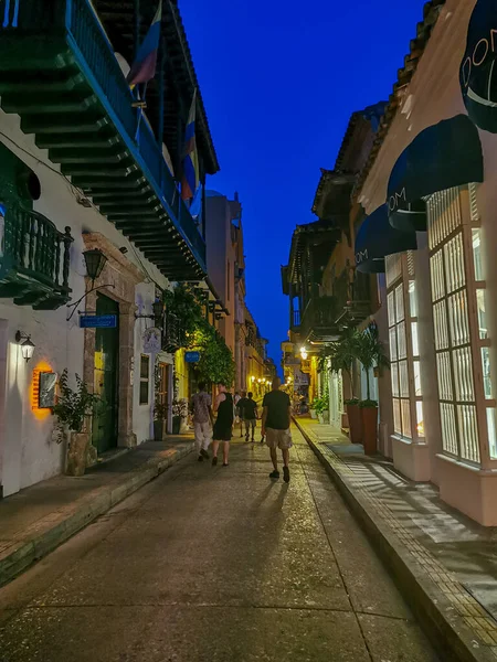 CARTAGENA, COLOMBIA - NOVEMBER 09, 2019: Kolombiya 'daki eski Cartagena Cartagena de Indias sokakları, — Stok fotoğraf