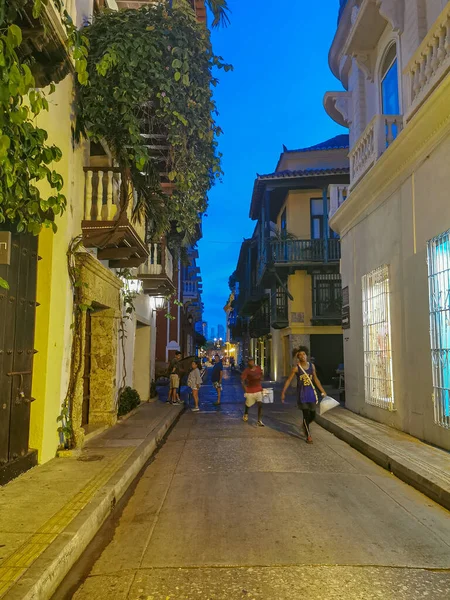 CARTAGENA, COLOMBIA - NOVEMBER 09, 2019: Streets of the old city of Cartagena Cartagena de Indias in Colombia, — Stock Photo, Image