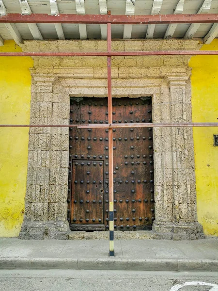 CARTAGENA, COLOMBIA - NOVEMBER 09, 2019: Straten van de oude stad Cartagena Cartagena de Indias in Colombië, — Stockfoto