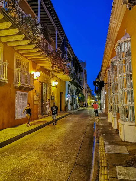 CARTAGENA, COLOMBIA - NOVEMBER 09, 2019: Straten van de oude stad Cartagena Cartagena de Indias in Colombië, — Stockfoto