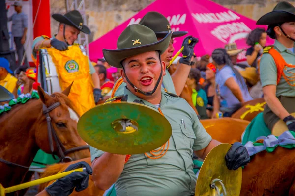 CARTAGENA, KOLOMBIE - 07. 11. 2019: Osobní strážci zákona v den průvodu v ulicích Cartageny — Stock fotografie