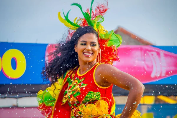 CARTAGENA, COLOMBIA - 07 DE NOVIEMBRE DE 2019: Desfile de personas no identificadas en el desfile de día independiente en las calles de Cartagena —  Fotos de Stock