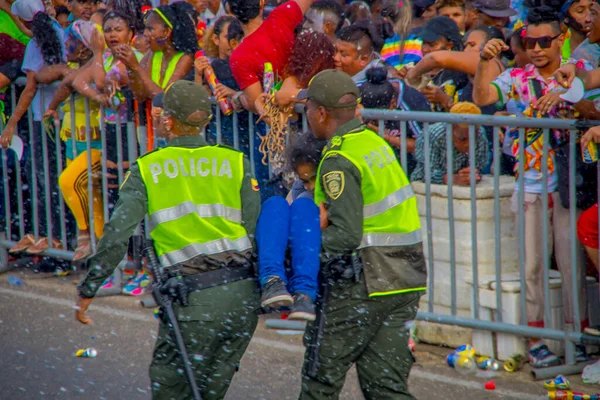 CARTAGENA, COLOMBIA - 07 ноября 2019 года: Сотрудник правоохранительных органов на параде в честь Дня независимости на улицах Картахены — стоковое фото