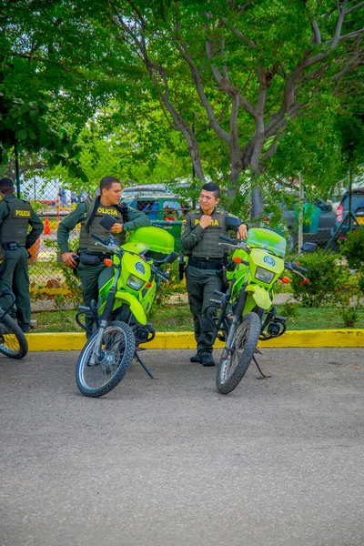 CARTAGENA, KOLUMBIEN - 07. NOVEMBER 2019: Mitarbeiter der Strafverfolgung bei der Parade zum Unabhängigkeitstag auf den Straßen von Cartagena — Stockfoto