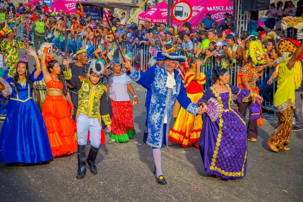 CARTAGENA, COLOMBIA - NOVEMBER 07, 2019: Cartagena 의 거리에서 24 일 행진을 하는 파르 더 — 스톡 사진