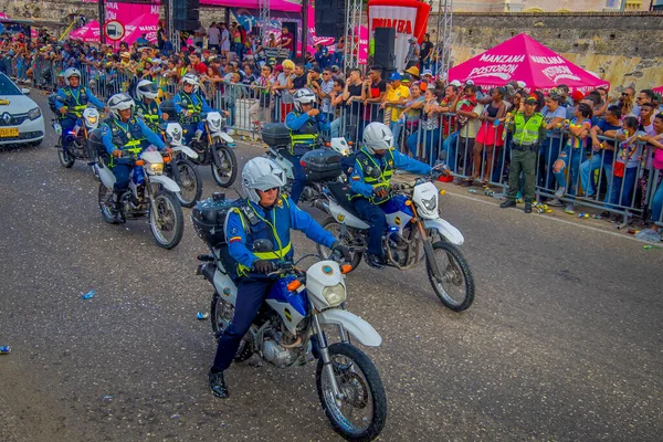 CARTAGENA, KOLOMBIE - 07. 11. 2019: Osobní strážci zákona v den průvodu v ulicích Cartageny — Stock fotografie