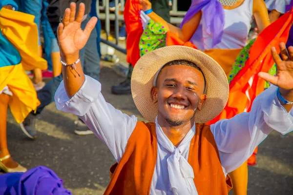 CARTAGENA, COLOMBIA - 07 DE NOVIEMBRE DE 2019: Parasol disfrazado en el desfile de día independiente en las calles de Cartagena —  Fotos de Stock