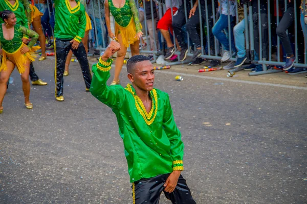 CARTAGENA, COLOMBIA - 07 DE NOVIEMBRE DE 2019: Parasol disfrazado en el desfile de día independiente en las calles de Cartagena — Foto de Stock