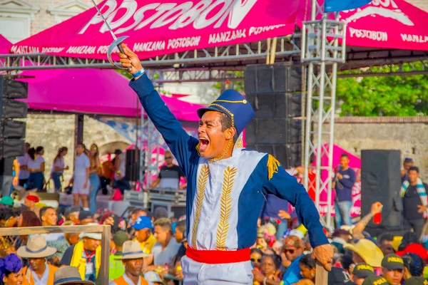 CARTAGENA, COLOMBIA - 07 DE NOVIEMBRE DE 2019: Parasol disfrazado en el desfile de día independiente en las calles de Cartagena —  Fotos de Stock