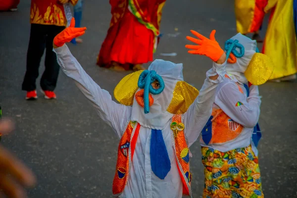 カルタヘナ、コロンビア- 11月07 、 2019:カルタヘナの通りで独立した日のパレードでの衣装のパレード — ストック写真