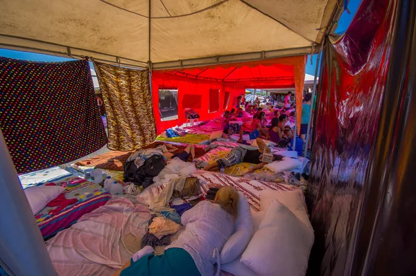 Portoviejo, Ekvador - 18 Nisan 2016: 7.8 depremden sonra mülteciler için çadırlar. — Stok fotoğraf