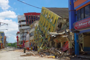 Portoviejo, Ekvador - 18 Nisan 2016: 7.8 şiddetindeki deprem sonrası etkiyi gösteren bina