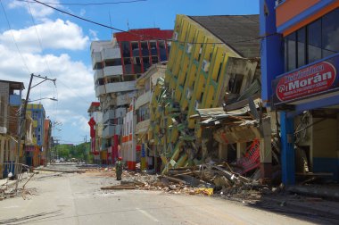 Portoviejo, Ekvador - 18 Nisan 2016: 7.8 şiddetindeki deprem sonrası etkiyi gösteren bina