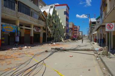 Portoviejo, Ekvador - 18 Nisan 2016: 7.8 şiddetindeki deprem sonrası etkiyi gösteren bina