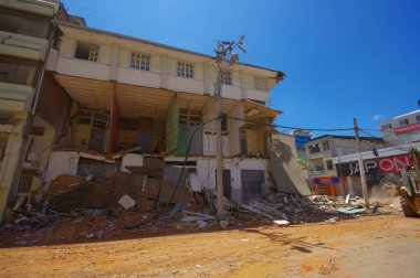 Portoviejo, Ekvador - 18 Nisan 2016: 7.8 şiddetindeki deprem sonrası etkiyi gösteren bina