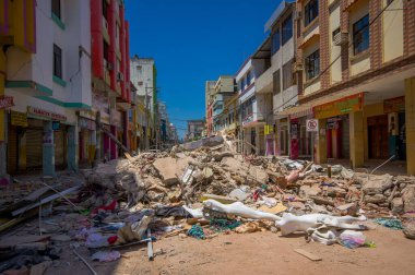 Portoviejo, Ekvador - 18 Nisan 2016: 7.8 şiddetindeki deprem sonrası etkiyi gösteren bina